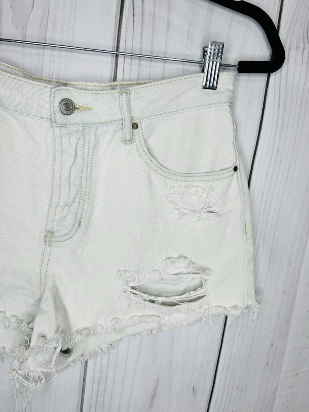 Pacsun Light Wash Jean Shorts Sz 28 Mid Rise Blue Distressed Button Fly Raw Hem - Picture 3 of 7